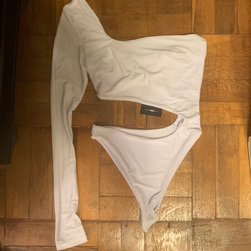 Fashion nova white cut off bodysuit size XS